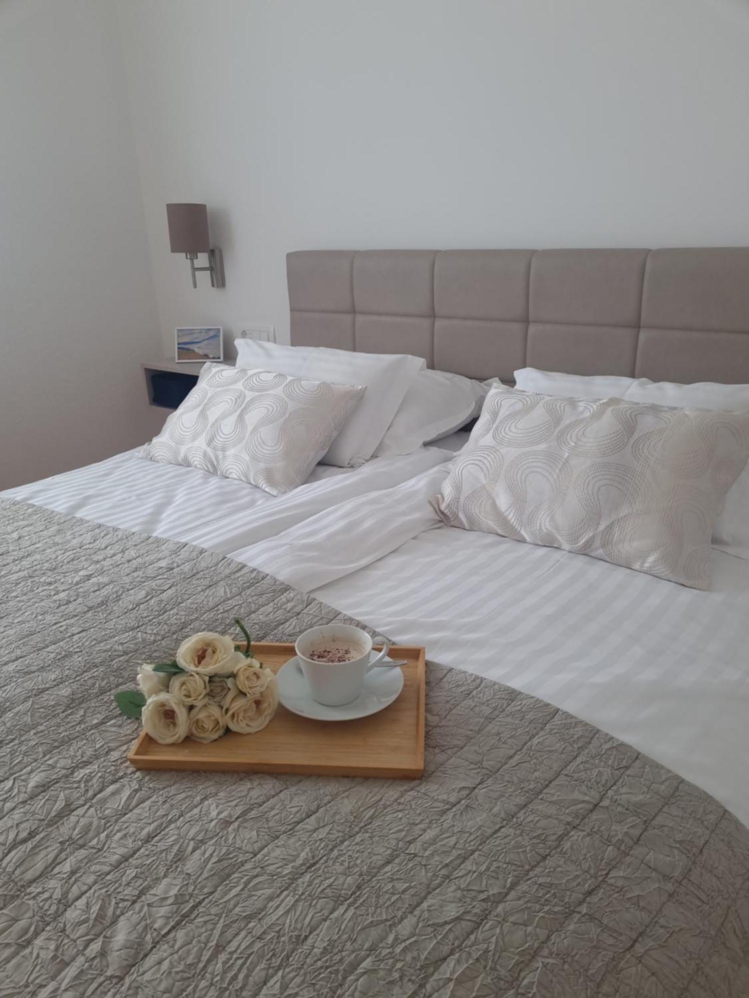 Apartments Ema Near Beach Макарска Номер фото